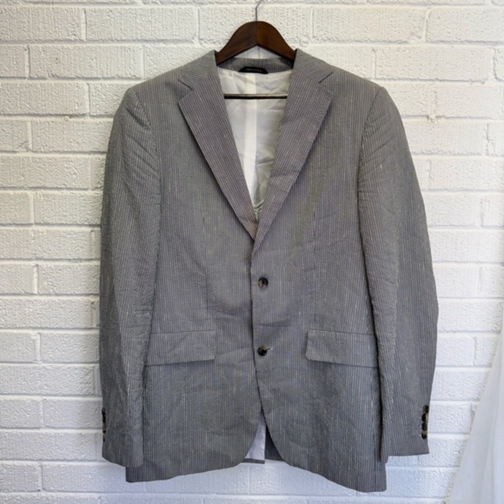 Hugo Boss Gray Blazer with Structured Shoulders